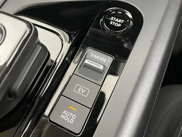 日産 ノート X 富山県 2024(令6)年 3.6万km スーパーブラック 純正9型ナビ（AM/FM/BT/フルセグ）/全方位カメラ/ドライブレコーダー/ETC/デジタルインナーミラー/オートホールド付電子パーキング/ブラインドスポットモニター/衝突被害軽減システム/レーダークルーズコントロール/レーンキープアシスト/コーナーセンサー/横滑り防止装置/アイドリングストップ/オートLEDライト/オートマチックハイビーム/純正フロアマット/ステアリングスイッチ/スマートキー/スペアキー
