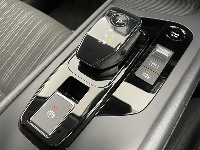 日産 ノート X 富山県 2024(令6)年 3.6万km スーパーブラック 純正9型ナビ（AM/FM/BT/フルセグ）/全方位カメラ/ドライブレコーダー/ETC/デジタルインナーミラー/オートホールド付電子パーキング/ブラインドスポットモニター/衝突被害軽減システム/レーダークルーズコントロール/レーンキープアシスト/コーナーセンサー/横滑り防止装置/アイドリングストップ/オートLEDライト/オートマチックハイビーム/純正フロアマット/ステアリングスイッチ/スマートキー/スペアキー