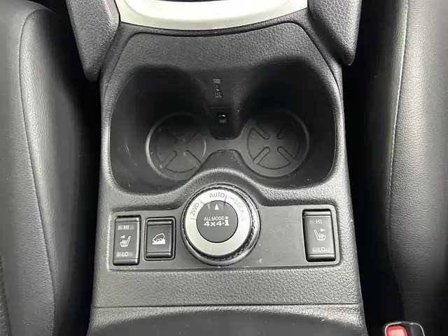 日産 エクストレイル ハイブリッド 20X エマージェンシーブレーキ 道央・札幌 2017(平29)年 6万km チタニウムカーキ ・４WD/・メーカーナビ/・アラウンドビューモニター/・ビルトインETC/・社外レーダー/・前後ドライブレコーダー/・エマージェンシーブレーキ/・クルーズコントロール/・ブラインドスポットモニター/・クリアランスソナー/・パーキングアシスト/・カプロンシート/・前席シートヒーター/・パワーバックドア/・LEDヘッドライト/・フォグライト/・プッシュスタート/・スマートキー/・純正フロアマット/・ドアバイザー
