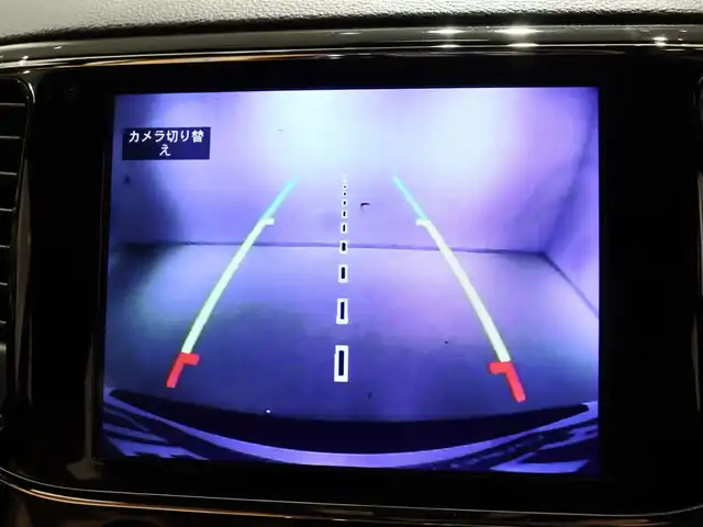 クライスラー・ジープ ジープ グランドチェロキー ラレード 静岡県 2019(令1)年 7万km 白 純正ナビ　/バックカメラ　/クルーズコントロール　/ＨＩＤ　/ＥＴＣ　/革調シートカバー　/ＬＫＡ　/ＢＳＭ　/スマートキー　/パドルシフト　/アイドリングストップ　/社外ドライブレコーダー　/純正１８ＡＷ