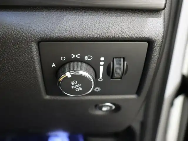 クライスラー・ジープ ジープ グランドチェロキー ラレード 静岡県 2019(令1)年 7万km 白 純正ナビ　/バックカメラ　/クルーズコントロール　/ＨＩＤ　/ＥＴＣ　/革調シートカバー　/ＬＫＡ　/ＢＳＭ　/スマートキー　/パドルシフト　/アイドリングストップ　/社外ドライブレコーダー　/純正１８ＡＷ