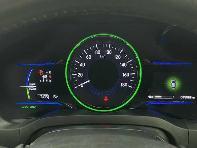 ホンダ ヴェゼル ハイブリッド X 栃木県 2014(平26)年 8.6万km ホワイトオーキッドパール 禁煙車/純正ナビ/（CD/DVD/BT/TV/AM/FM/SD)/オートライト/LEDヘッドライト/オートエアコン/電子パーキングブレーキ/オートホールド/ETC/電動格納ミラー/サイドバイザー/純正フロアマット/スマートキー/プッシュスタート/クルーズコントロール/フォグライト/革巻きステアリング/ステアリングスイッチ/パドルシフト