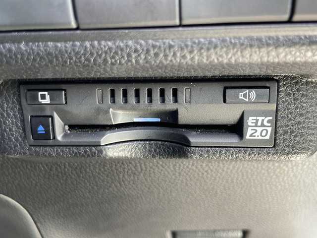 トヨタ カローラツーリング ダブルバイビー 兵庫県 2022(令4)年 1万km プラチナホワイトパールマイカ 保証書・取説・有/純正メモリーナビ・BT・FM・AM/バックカメラ/ETC2.0/前後ドライブレコーダー/追尾機能付きクルーズコントロール/車線逸脱防止支援システム/衝突被害軽減ブレーキ/パーキングブレーキサポート/クリアランスソナー/リアトラフィックアラート/ロードサインアシスト/ハンドルヒーター/シートヒーター/ブレーキホールド/電動パーキングブレーキ/ブラインドスポットミラー/プッシュスタート/スマートキー×2/純正フロアマット/純正ドアバイザー