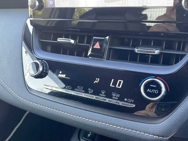 トヨタ カローラツーリング ダブルバイビー 兵庫県 2022(令4)年 1万km プラチナホワイトパールマイカ 保証書・取説・有/純正メモリーナビ・BT・FM・AM/バックカメラ/ETC2.0/前後ドライブレコーダー/追尾機能付きクルーズコントロール/車線逸脱防止支援システム/衝突被害軽減ブレーキ/パーキングブレーキサポート/クリアランスソナー/リアトラフィックアラート/ロードサインアシスト/ハンドルヒーター/シートヒーター/ブレーキホールド/電動パーキングブレーキ/ブラインドスポットミラー/プッシュスタート/スマートキー×2/純正フロアマット/純正ドアバイザー