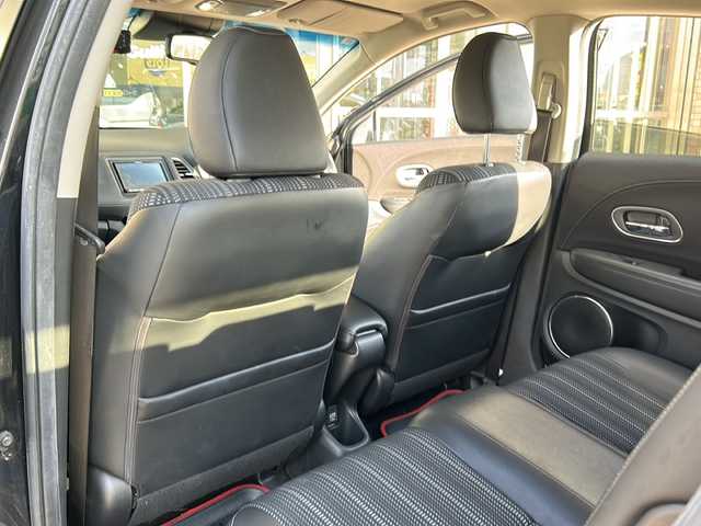 ホンダ ヴェゼル ハイブリッド Z ホンダセンシング 静岡県 2018(平30)年 7.2万km クリスタルブラックパール 社外ナビ（AM FM DTV Bluetooth SD DVD フルセグ USB ipod）/バックカメラ/アダプティブクルーズコントロール/ハーフレザーシート/シートヒーターD＋N席/チップアップシート/ドライブレコーダー/ヒーテッドドアミラー/ステアリングリモコンアダプター/ブレーキホールド/ETC/純正アルミホイール/社外フロアマット/LEDヘッドライト/フォグランプ/Wエアバッグ/カーテンエアバッグ/スマートキー/スペアキー×１/取扱説明書/保証書