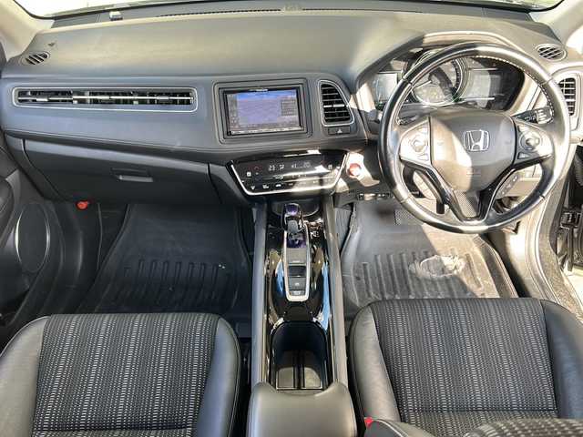 ホンダ ヴェゼル ハイブリッド Z ホンダセンシング 静岡県 2018(平30)年 7.2万km クリスタルブラックパール 社外ナビ（AM FM DTV Bluetooth SD DVD フルセグ USB ipod）/バックカメラ/アダプティブクルーズコントロール/ハーフレザーシート/シートヒーターD＋N席/チップアップシート/ドライブレコーダー/ヒーテッドドアミラー/ステアリングリモコンアダプター/ブレーキホールド/ETC/純正アルミホイール/社外フロアマット/LEDヘッドライト/フォグランプ/Wエアバッグ/カーテンエアバッグ/スマートキー/スペアキー×１/取扱説明書/保証書