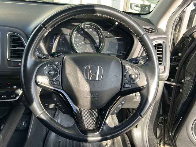 ホンダ ヴェゼル ハイブリッド Z ホンダセンシング 静岡県 2018(平30)年 7.2万km クリスタルブラックパール 社外ナビ（AM FM DTV Bluetooth SD DVD フルセグ USB ipod）/バックカメラ/アダプティブクルーズコントロール/ハーフレザーシート/シートヒーターD＋N席/チップアップシート/ドライブレコーダー/ヒーテッドドアミラー/ステアリングリモコンアダプター/ブレーキホールド/ETC/純正アルミホイール/社外フロアマット/LEDヘッドライト/フォグランプ/Wエアバッグ/カーテンエアバッグ/スマートキー/スペアキー×１/取扱説明書/保証書