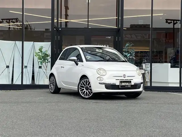 フィアット ５００ 1．2 ポップ 福岡県 2010(平22)年 8.4万km ボサノバホワイト ・社外ETC/・純正17AW/・保証書/・取扱説明書/・ハロゲンランプ/・リモコンキー/・MP3/・CDプレイヤー/・MTモード付AT/・シートカバー