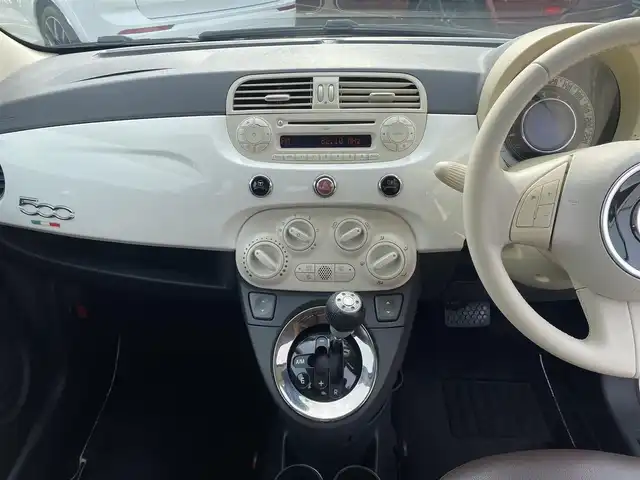 フィアット ５００ 1．2 ポップ 福岡県 2010(平22)年 8.4万km ボサノバホワイト ・社外ETC/・純正17AW/・保証書/・取扱説明書/・ハロゲンランプ/・リモコンキー/・MP3/・CDプレイヤー/・MTモード付AT/・シートカバー