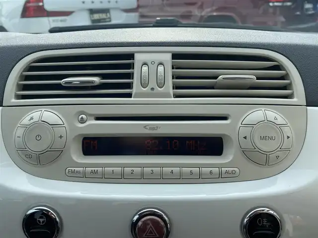 フィアット ５００ 1．2 ポップ 福岡県 2010(平22)年 8.4万km ボサノバホワイト ・社外ETC/・純正17AW/・保証書/・取扱説明書/・ハロゲンランプ/・リモコンキー/・MP3/・CDプレイヤー/・MTモード付AT/・シートカバー