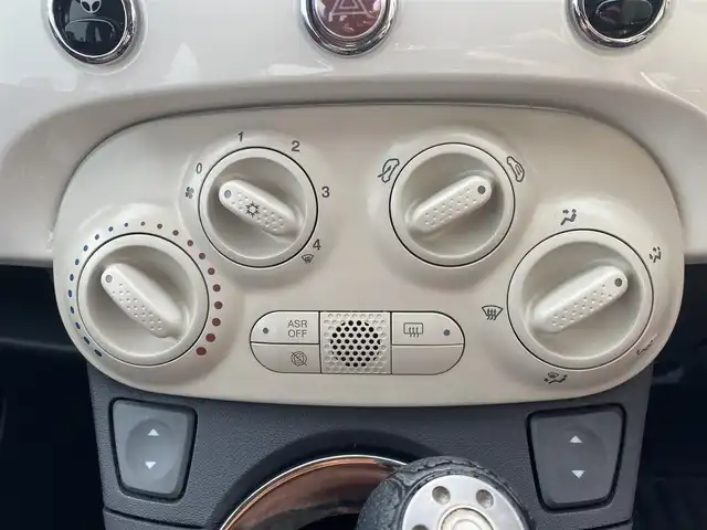 フィアット ５００ 1．2 ポップ 福岡県 2010(平22)年 8.4万km ボサノバホワイト ・社外ETC/・純正17AW/・保証書/・取扱説明書/・ハロゲンランプ/・リモコンキー/・MP3/・CDプレイヤー/・MTモード付AT/・シートカバー