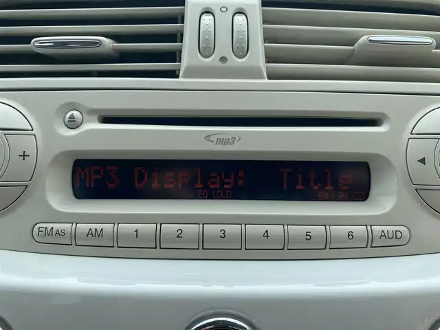 フィアット ５００ 1．2 ポップ 福岡県 2010(平22)年 8.4万km ボサノバホワイト ・社外ETC/・純正17AW/・保証書/・取扱説明書/・ハロゲンランプ/・リモコンキー/・MP3/・CDプレイヤー/・MTモード付AT/・シートカバー