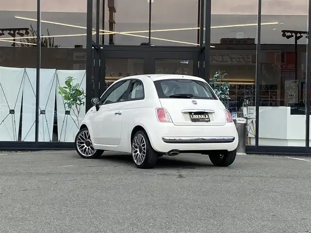 フィアット ５００ 1．2 ポップ 福岡県 2010(平22)年 8.4万km ボサノバホワイト ・社外ETC/・純正17AW/・保証書/・取扱説明書/・ハロゲンランプ/・リモコンキー/・MP3/・CDプレイヤー/・MTモード付AT/・シートカバー