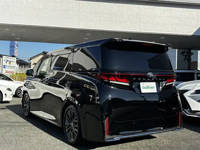トヨタ ヴェルファイア ハイブリット Z プレミア 熊本県 2023(令5)年 0.4万km ブラック ワンオーナー/ムーンルーフ/トヨタチームメイト/両側パワースライドドア/純正13.2インチナビ/【フルセグTV/Bluetooth/Miracast/HDMI】/パノラミックビューモニター/デジタルインナーミラー/レーダークルーズコントロール/プリクラッシュセーフティー/フロントクロストラフィックアラート/リヤクロストラフィックアラート/リヤカメラディテクション/レーンディパーチャーアラート/レーンチェンジアシスト/プロアクティブドライビングアシスト/後方車両接近告知/パーキングサポートブレーキ/ロードサインアシスト/ブラインドスポットモニター/パーキングサポートブレーキ/ヘッドアップディスプレイ/クリアランスソナー/おくだけ充電/パドルシフト/ブレーキホールド/1/2列目パワーシート/1/2列目シートヒーター/エアシート/2列目ラグジュアリーシート/オートLEDライト/オートハイビーム/ETC2.0/100Vアダプタ/純正19インチAW