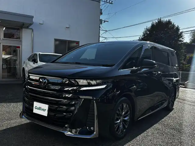 トヨタ ヴェルファイア ハイブリット Z プレミア 熊本県 2023(令5)年 0.4万km ブラック ワンオーナー/ムーンルーフ/トヨタチームメイト/両側パワースライドドア/純正13.2インチナビ/【フルセグTV/Bluetooth/Miracast/HDMI】/パノラミックビューモニター/デジタルインナーミラー/レーダークルーズコントロール/プリクラッシュセーフティー/フロントクロストラフィックアラート/リヤクロストラフィックアラート/リヤカメラディテクション/レーンディパーチャーアラート/レーンチェンジアシスト/プロアクティブドライビングアシスト/後方車両接近告知/パーキングサポートブレーキ/ロードサインアシスト/ブラインドスポットモニター/パーキングサポートブレーキ/ヘッドアップディスプレイ/クリアランスソナー/おくだけ充電/パドルシフト/ブレーキホールド/1/2列目パワーシート/1/2列目シートヒーター/エアシート/2列目ラグジュアリーシート/オートLEDライト/オートハイビーム/ETC2.0/100Vアダプタ/純正19インチAW