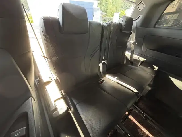 トヨタ ヴェルファイア ハイブリット Z プレミア 熊本県 2023(令5)年 0.4万km ブラック ワンオーナー/ムーンルーフ/トヨタチームメイト/両側パワースライドドア/純正13.2インチナビ/【フルセグTV/Bluetooth/Miracast/HDMI】/パノラミックビューモニター/デジタルインナーミラー/レーダークルーズコントロール/プリクラッシュセーフティー/フロントクロストラフィックアラート/リヤクロストラフィックアラート/リヤカメラディテクション/レーンディパーチャーアラート/レーンチェンジアシスト/プロアクティブドライビングアシスト/後方車両接近告知/パーキングサポートブレーキ/ロードサインアシスト/ブラインドスポットモニター/パーキングサポートブレーキ/ヘッドアップディスプレイ/クリアランスソナー/おくだけ充電/パドルシフト/ブレーキホールド/1/2列目パワーシート/1/2列目シートヒーター/エアシート/2列目ラグジュアリーシート/オートLEDライト/オートハイビーム/ETC2.0/100Vアダプタ/純正19インチAW