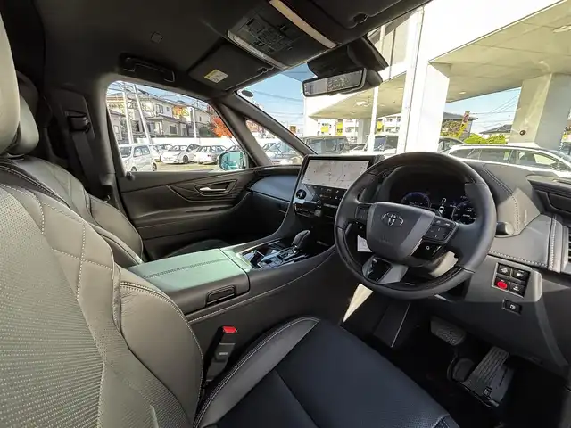 トヨタ ヴェルファイア ハイブリット Z プレミア 熊本県 2023(令5)年 0.4万km ブラック ワンオーナー/ムーンルーフ/トヨタチームメイト/両側パワースライドドア/純正13.2インチナビ/【フルセグTV/Bluetooth/Miracast/HDMI】/パノラミックビューモニター/デジタルインナーミラー/レーダークルーズコントロール/プリクラッシュセーフティー/フロントクロストラフィックアラート/リヤクロストラフィックアラート/リヤカメラディテクション/レーンディパーチャーアラート/レーンチェンジアシスト/プロアクティブドライビングアシスト/後方車両接近告知/パーキングサポートブレーキ/ロードサインアシスト/ブラインドスポットモニター/パーキングサポートブレーキ/ヘッドアップディスプレイ/クリアランスソナー/おくだけ充電/パドルシフト/ブレーキホールド/1/2列目パワーシート/1/2列目シートヒーター/エアシート/2列目ラグジュアリーシート/オートLEDライト/オートハイビーム/ETC2.0/100Vアダプタ/純正19インチAW