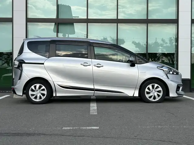 トヨタ シエンタ ハイブリッド G 和歌山県 2018(平30)年 2.3万km シルバーM ECLIPSE7インチナビ/フルセグTV/Bluetooth/CD/USB/SD/バックカメラ/ビルトインETC/ドライブレコーダー/衝突軽減カメラ/車線逸脱防止機能/両側パワースライドドア/モデリスタエアロ（F、S、R）/革巻きステアリング/ステアリングスイッチ/オートマチックハイビーム/ヘッドライトレベライザー/電格ミラー/フルオートエアコン/プッシュスタート/スマートキー