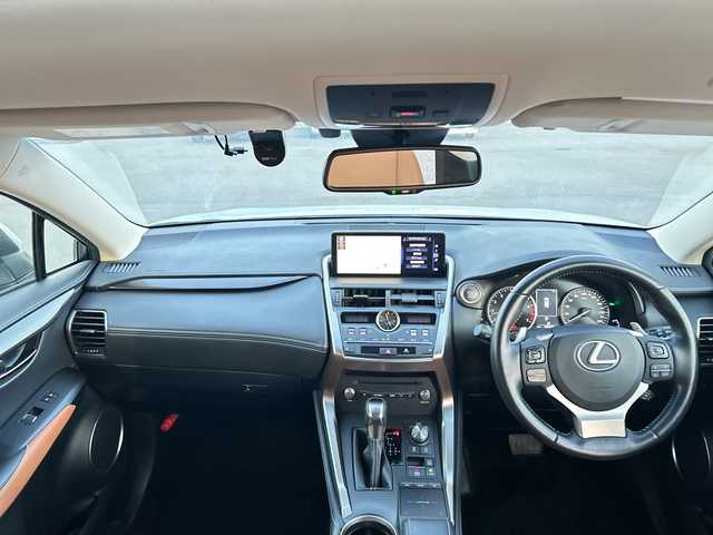 レクサス ＮＸ 愛媛県 2019(平31)年 6.9万km ソニッククォーツ 純正ナビ/ブラインドスポットモニター/バックカメラ/衝突軽減システム/シートヒーター/ビルトインETC/コーナーセンサー前後/合皮シート/クルーズコントロール追従あり/ドライブレコーダー前後/レーンキープアシスト/オートハイビーム/フォグランプ/パドルシフト/スマートキー/横滑り防止装置/純正フロアマット/純正17AW