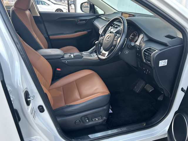 レクサス ＮＸ 愛媛県 2019(平31)年 6.9万km ソニッククォーツ 純正ナビ/ブラインドスポットモニター/バックカメラ/衝突軽減システム/シートヒーター/ビルトインETC/コーナーセンサー前後/合皮シート/クルーズコントロール追従あり/ドライブレコーダー前後/レーンキープアシスト/オートハイビーム/フォグランプ/パドルシフト/スマートキー/横滑り防止装置/純正フロアマット/純正17AW