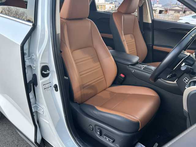 レクサス ＮＸ 愛媛県 2019(平31)年 6.9万km ソニッククォーツ 純正ナビ/ブラインドスポットモニター/バックカメラ/衝突軽減システム/シートヒーター/ビルトインETC/コーナーセンサー前後/合皮シート/クルーズコントロール追従あり/ドライブレコーダー前後/レーンキープアシスト/オートハイビーム/フォグランプ/パドルシフト/スマートキー/横滑り防止装置/純正フロアマット/純正17AW