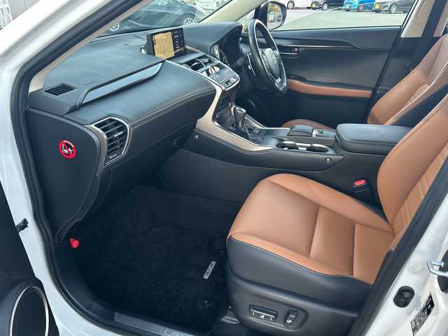 レクサス ＮＸ 愛媛県 2019(平31)年 6.9万km ソニッククォーツ 純正ナビ/ブラインドスポットモニター/バックカメラ/衝突軽減システム/シートヒーター/ビルトインETC/コーナーセンサー前後/合皮シート/クルーズコントロール追従あり/ドライブレコーダー前後/レーンキープアシスト/オートハイビーム/フォグランプ/パドルシフト/スマートキー/横滑り防止装置/純正フロアマット/純正17AW