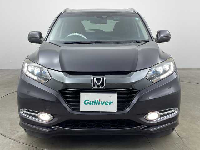 ホンダ ヴェゼル ハイブリッド Z 兵庫県 2015(平27)年 3.9万km ルーセブラックM ・純正ナビ/CD/Bluetooth/TV/HDMI/USB/・バックカメラ/・ビルトインETC/・クルーズコントロール/・あんしんパッケージ/・シティブレーキアクティブシステム/・前席用i-サイドエアバッグシステム/・サイドカーテンエアバッグシステム/・コンフォートビューパッケージ/・ＬＥＤヘッドライト/・運転席／助手席シートヒーター/・コンビシート＆専用インテリア/・アルミパッケージ/・１７インチアルミホイール（スポーツタイプ）/・ルーフレール/・オートライト/・前後ドライブレコーダー/・スマートキー/・プッシュスタート