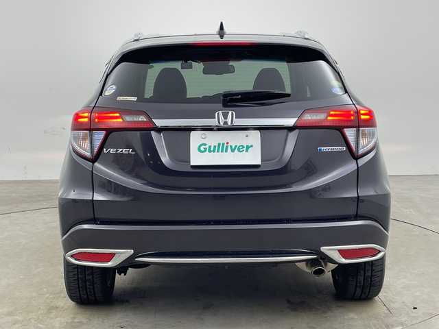ホンダ ヴェゼル ハイブリッド Z 兵庫県 2015(平27)年 3.9万km ルーセブラックM ・純正ナビ/CD/Bluetooth/TV/HDMI/USB/・バックカメラ/・ビルトインETC/・クルーズコントロール/・あんしんパッケージ/・シティブレーキアクティブシステム/・前席用i-サイドエアバッグシステム/・サイドカーテンエアバッグシステム/・コンフォートビューパッケージ/・ＬＥＤヘッドライト/・運転席／助手席シートヒーター/・コンビシート＆専用インテリア/・アルミパッケージ/・１７インチアルミホイール（スポーツタイプ）/・ルーフレール/・オートライト/・前後ドライブレコーダー/・スマートキー/・プッシュスタート