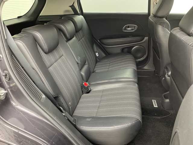 ホンダ ヴェゼル ハイブリッド Z 兵庫県 2015(平27)年 3.9万km ルーセブラックM ・純正ナビ/CD/Bluetooth/TV/HDMI/USB/・バックカメラ/・ビルトインETC/・クルーズコントロール/・あんしんパッケージ/・シティブレーキアクティブシステム/・前席用i-サイドエアバッグシステム/・サイドカーテンエアバッグシステム/・コンフォートビューパッケージ/・ＬＥＤヘッドライト/・運転席／助手席シートヒーター/・コンビシート＆専用インテリア/・アルミパッケージ/・１７インチアルミホイール（スポーツタイプ）/・ルーフレール/・オートライト/・前後ドライブレコーダー/・スマートキー/・プッシュスタート