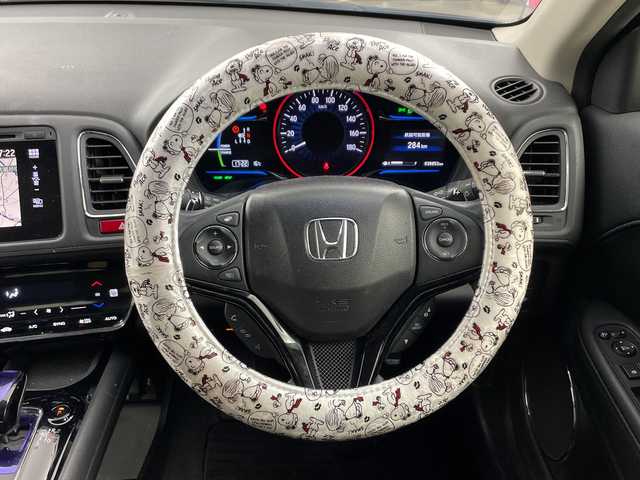 ホンダ ヴェゼル ハイブリッド Z 兵庫県 2015(平27)年 3.9万km ルーセブラックM ・純正ナビ/CD/Bluetooth/TV/HDMI/USB/・バックカメラ/・ビルトインETC/・クルーズコントロール/・あんしんパッケージ/・シティブレーキアクティブシステム/・前席用i-サイドエアバッグシステム/・サイドカーテンエアバッグシステム/・コンフォートビューパッケージ/・ＬＥＤヘッドライト/・運転席／助手席シートヒーター/・コンビシート＆専用インテリア/・アルミパッケージ/・１７インチアルミホイール（スポーツタイプ）/・ルーフレール/・オートライト/・前後ドライブレコーダー/・スマートキー/・プッシュスタート