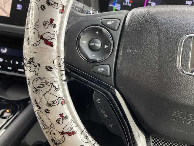 ホンダ ヴェゼル ハイブリッド Z 兵庫県 2015(平27)年 3.9万km ルーセブラックM ・純正ナビ/CD/Bluetooth/TV/HDMI/USB/・バックカメラ/・ビルトインETC/・クルーズコントロール/・あんしんパッケージ/・シティブレーキアクティブシステム/・前席用i-サイドエアバッグシステム/・サイドカーテンエアバッグシステム/・コンフォートビューパッケージ/・ＬＥＤヘッドライト/・運転席／助手席シートヒーター/・コンビシート＆専用インテリア/・アルミパッケージ/・１７インチアルミホイール（スポーツタイプ）/・ルーフレール/・オートライト/・前後ドライブレコーダー/・スマートキー/・プッシュスタート