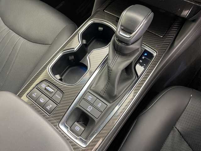 トヨタ クラウン ハイブリッド RS アドバンス Four 道央・札幌 2021(令3)年 5.8万km プレシャスホワイトパール ・ワンオーナー/・4WD/・寒冷地仕様/・純正ナビ&TV&CD&DVD&BT&SD&Miracast/・バックカメラ/・トヨタセーフティセンス/・ブラインドスポットモニター/・レーダークルーズコントロール/・ヘッドアップディスプレイ/・レザーシート/・前席パワーシート/・前席シートヒーター/・前席ベンチレーション/・置くだけ充電/・社外前後ドライブレコーダー/・AC100V/・純正エンジンスターター/・LEDヘッドライト/・オートライト/・スマートキー