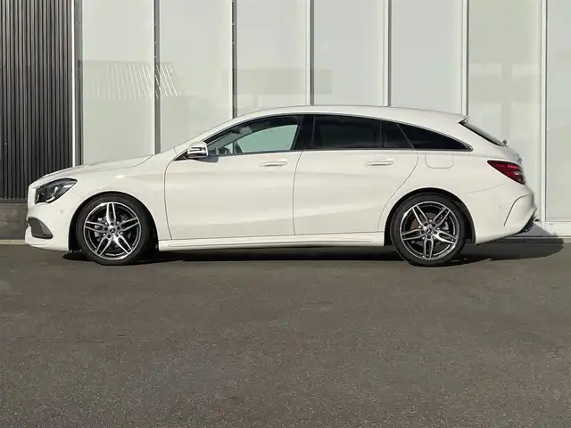 メルセデス・ベンツ ＣＬＡ１８０ Sブレイク AMG スタイル 茨城県 2018(平30)年 2.6万km カルサイトホワイト レーダーセーフティーパッケージ/純正ナビ/CD.DVD/フルセグTV/Bluetooth/バックカメラ/電動リアゲート/ブラインドスポットアシスト/パドルシフト/ACC/ブラックハーフレザーシート/シートヒーター（D/N席）/純正18インチAw/ACC/レーンキープアシスト