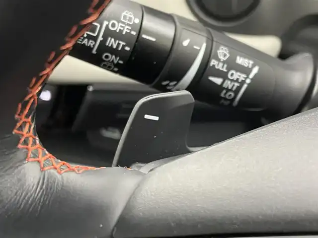 ホンダ ヴェゼル ハイブリッド e:HEV PLaY 埼玉県 2022(令4)年 1.3万km プレミアムサンライトホワイトパール 純正９型ナビ　フルセグＴＶ　カープレイ　パノラマルーフ　ハーフホワイトレザー　シートヒーター　ステアリングヒーター　電動リアゲート　衝突軽減　バックカメラ　コーナーセンサー　アダプティブクルーズ
