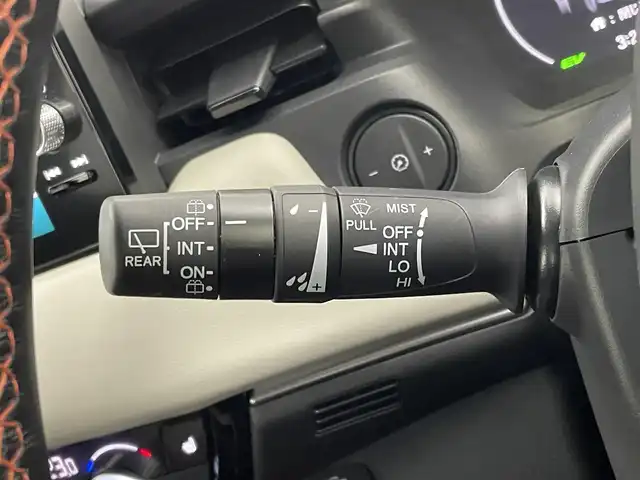 ホンダ ヴェゼル ハイブリッド e:HEV PLaY 埼玉県 2022(令4)年 1.3万km プレミアムサンライトホワイトパール 純正９型ナビ　フルセグＴＶ　カープレイ　パノラマルーフ　ハーフホワイトレザー　シートヒーター　ステアリングヒーター　電動リアゲート　衝突軽減　バックカメラ　コーナーセンサー　アダプティブクルーズ
