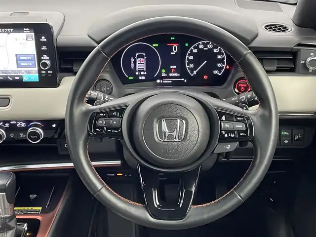 ホンダ ヴェゼル ハイブリッド e:HEV PLaY 埼玉県 2022(令4)年 1.3万km プレミアムサンライトホワイトパール 純正９型ナビ　フルセグＴＶ　カープレイ　パノラマルーフ　ハーフホワイトレザー　シートヒーター　ステアリングヒーター　電動リアゲート　衝突軽減　バックカメラ　コーナーセンサー　アダプティブクルーズ
