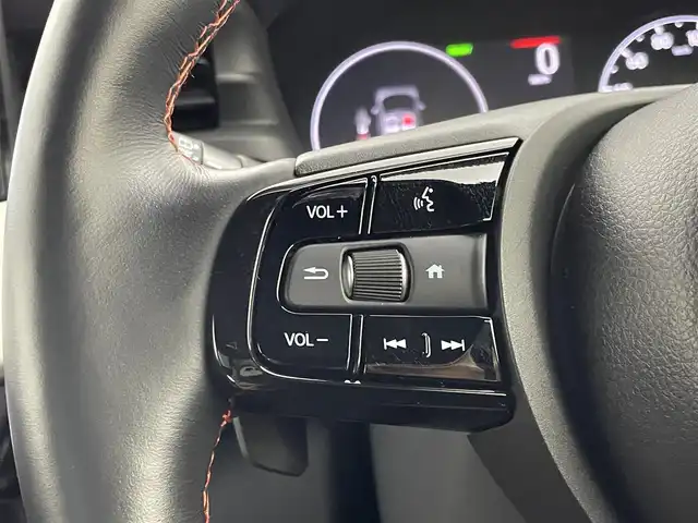 ホンダ ヴェゼル ハイブリッド e:HEV PLaY 埼玉県 2022(令4)年 1.3万km プレミアムサンライトホワイトパール 純正９型ナビ　フルセグＴＶ　カープレイ　パノラマルーフ　ハーフホワイトレザー　シートヒーター　ステアリングヒーター　電動リアゲート　衝突軽減　バックカメラ　コーナーセンサー　アダプティブクルーズ