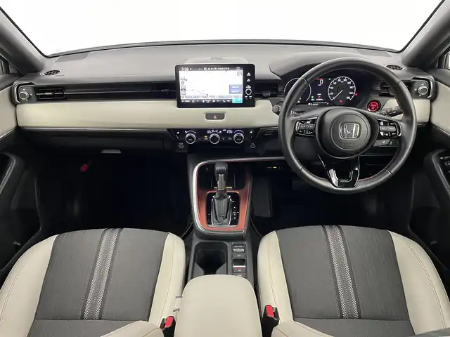 ホンダ ヴェゼル ハイブリッド e:HEV PLaY 埼玉県 2022(令4)年 1.3万km プレミアムサンライトホワイトパール 純正９型ナビ　フルセグＴＶ　カープレイ　パノラマルーフ　ハーフホワイトレザー　シートヒーター　ステアリングヒーター　電動リアゲート　衝突軽減　バックカメラ　コーナーセンサー　アダプティブクルーズ