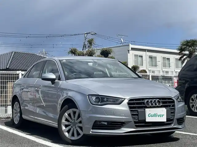 アウディ Ａ３ セダン 1．4 TFSI 静岡県 2016(平28)年 7.8万km シルバー ユーザー買取車両/純正MOPナビ/　【CD/BT/地デジTV】/純正16インチAW/レーダークルーズコントロール/パドルシフト/ビルトインETC2.0/ドライブレコーダー/バックカメラ/電動パーキングブレーキ/新車時保証書/取扱説明書/スペアキー×1