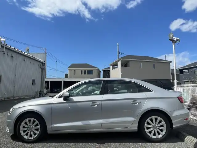 アウディ Ａ３ セダン 1．4 TFSI 静岡県 2016(平28)年 7.8万km シルバー ユーザー買取車両/純正MOPナビ/　【CD/BT/地デジTV】/純正16インチAW/レーダークルーズコントロール/パドルシフト/ビルトインETC2.0/ドライブレコーダー/バックカメラ/電動パーキングブレーキ/新車時保証書/取扱説明書/スペアキー×1