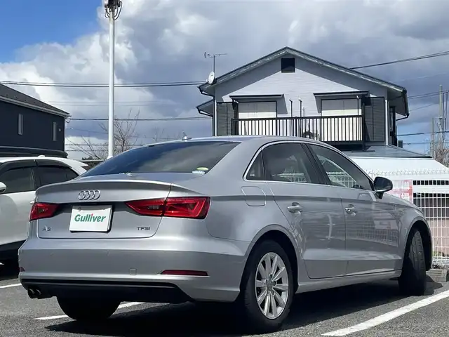 アウディ Ａ３ セダン 1．4 TFSI 静岡県 2016(平28)年 7.8万km シルバー ユーザー買取車両/純正MOPナビ/　【CD/BT/地デジTV】/純正16インチAW/レーダークルーズコントロール/パドルシフト/ビルトインETC2.0/ドライブレコーダー/バックカメラ/電動パーキングブレーキ/新車時保証書/取扱説明書/スペアキー×1