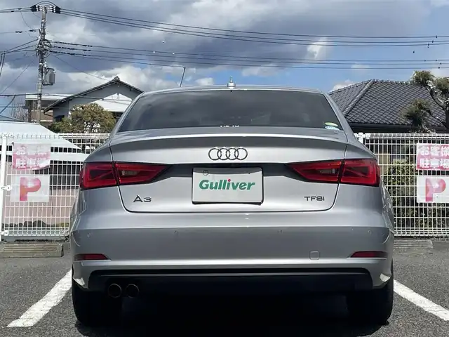 アウディ Ａ３ セダン 1．4 TFSI 静岡県 2016(平28)年 7.8万km シルバー ユーザー買取車両/純正MOPナビ/　【CD/BT/地デジTV】/純正16インチAW/レーダークルーズコントロール/パドルシフト/ビルトインETC2.0/ドライブレコーダー/バックカメラ/電動パーキングブレーキ/新車時保証書/取扱説明書/スペアキー×1