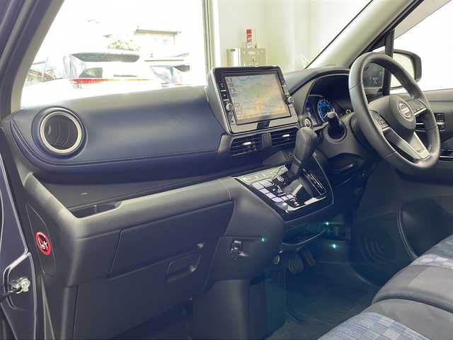 日産 デイズ ハイウェイスターX 栃木県 2022(令4)年 0.8万km アメジストパープル 純正9インチナビ/（BT/CD/USB/DVD/TV)/全方位カメラ/前後コーナーセンサー/前方ドラレコ/オートライト/LEDヘッドライト/横滑り防止装置/フォグランプ/スマートキー/プッシュスタート/アイドリングストップ/ステアリングスイッチ/電動格納ミラー/純正アルミホイール/純正フロアマット