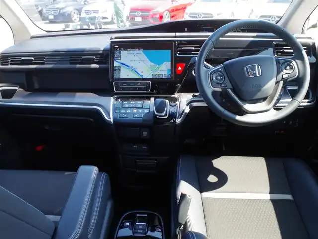 ホンダ ステップワゴン スパーダ eHEV G EXホンダS 千葉県 2021(令3)年 2.2万km プラチナホワイトパール ホンダセンシング/・衝突軽減ブレーキ（CMBS）/・車線維持支援システム（LKAS）/・アダプティブクルーズコントロール（ACC）/・後方誤発進抑制機能/・誤発進抑制機能/両側パワースライドドア/純正メモリーナビ/地デジTV/【DVD/CD再生機能　Bluetooth接続】/マルチビューカメラシステム/ドライブレコーダー（前後撮影）/フリップダウンモニター/革巻きステアリング/ステアリングスイッチ/ETC（2.0）/LEDヘッドライト/フォグライト/ウインカーミラー/純正16インチアルミホイル/サイド/カーテンエアバッグ/Honda スマートキー