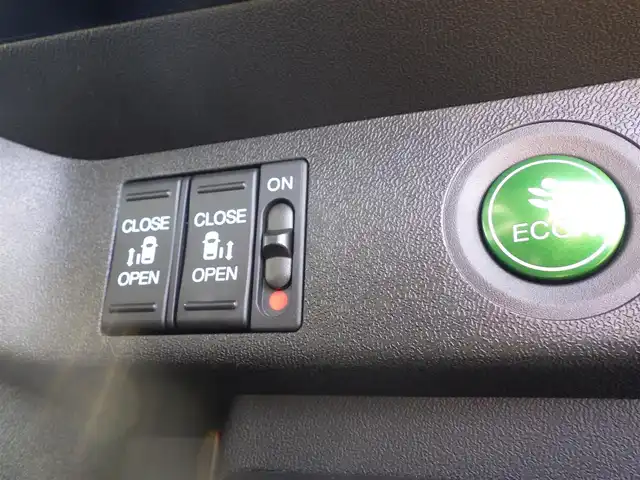 ホンダ ステップワゴン スパーダ eHEV G EXホンダS 千葉県 2021(令3)年 2.2万km プラチナホワイトパール ホンダセンシング/・衝突軽減ブレーキ（CMBS）/・車線維持支援システム（LKAS）/・アダプティブクルーズコントロール（ACC）/・後方誤発進抑制機能/・誤発進抑制機能/両側パワースライドドア/純正メモリーナビ/地デジTV/【DVD/CD再生機能　Bluetooth接続】/マルチビューカメラシステム/ドライブレコーダー（前後撮影）/フリップダウンモニター/革巻きステアリング/ステアリングスイッチ/ETC（2.0）/LEDヘッドライト/フォグライト/ウインカーミラー/純正16インチアルミホイル/サイド/カーテンエアバッグ/Honda スマートキー