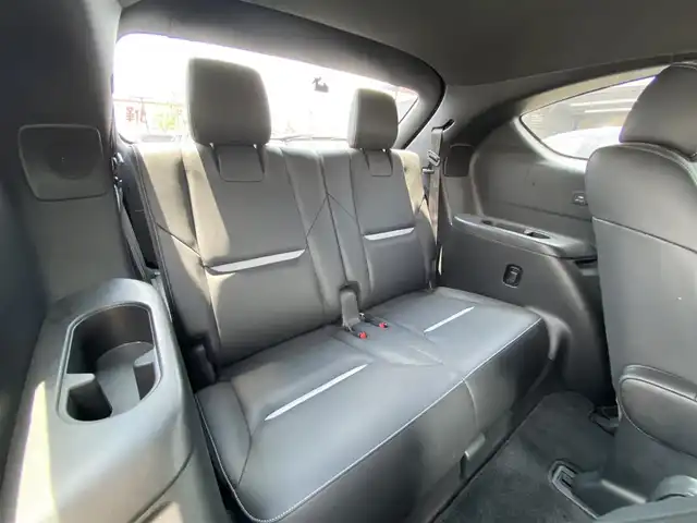 マツダ ＣＸ－８ XD スポーツアピアランス 福岡県 2023(令5)年 1.4万km プラチナクォーツメタリック ・１オーナー/・レーダークルーズコントロール/・純正メモリーナビ／ＵＳＢ／Ｂｌｕｅｔｏｏｔｈ／ＡｐｐｌｅＣａｒＰｌａｙ／ＣＤ／ＤＶＤ/・全方位カメラ/・黒革シート／シートヒーター/・前後ドライブレコーダー/・フルセグ/・社外ETC/・純正19AW/・プッシュスタート/・パーキングアシスト/・スマートキー/・スペアキー/・3列シート/・フルフラットシート/・パワーシート/・レーンキープアシスト/・オートライト/・LEDライト/・オートホールド/・ステアリングヒーター/・BOSEスピーカー/・保証書/・取扱説明書/・記録簿