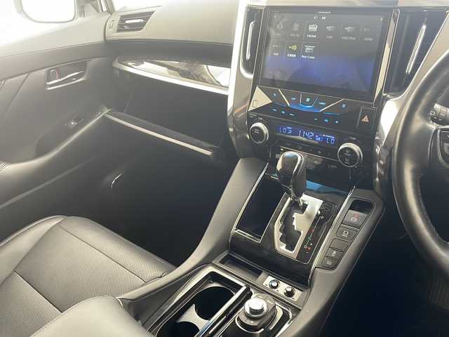 トヨタ ヴェルファイア Z Gエディション 沖縄県 2019(令1)年 5.5万km ホワイトパールクリスタルシャイン 社外１０インチナビ　/(フルセグＴＶ　ＤＶＤ再生　ＢＴ接続)/バックカメラ　/両側パワスラ　/パワーバックドア /ドライブレコーダー　/ＥＴＣ　/シートメモリー付パワーシート　/レザーシート　/シートヒーター　/エアシート　/オットマン/ブラインドスポットモニター/三眼LEDオートライト