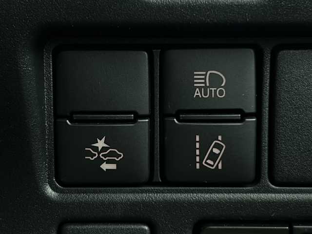 トヨタ ノア Si ダブルバイビーⅢ 愛知県 2021(令3)年 4.2万km ホワイトパールクリスタルシャイン 純正9型ナビ【CD/DVD/Bluetooth/フルセグ】/純正フリップダウンモニター/バックカメラ/ビルドインETC/前後ドライブレコーダー/両側パワースライドドア/クルーズコントロール/トヨタセーフティーセンス/・レーンキープアシスト/・衝突軽減ブレーキ/・オートマチックハイビーム/ウォークスルー/純正16インチアルミホイール/純正フロアマット/純正ドアバイザー/ウィンカーミラー/禁煙車