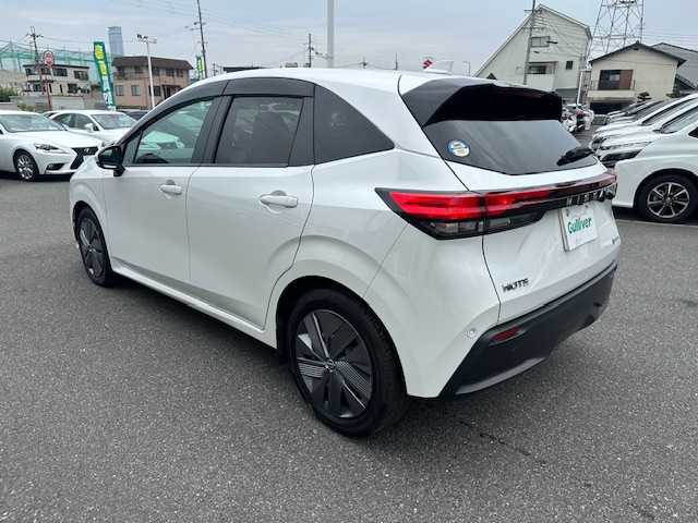 日産 ノート X 大阪府 2021(令3)年 1.6万km ピュアホワイトパール 純正９インチナビ　/フルセグ　/Ｂｌｕｅｔｏｏｔｈ　/バックカメラ　/ドライブレコーダー　/前後コーナーセンサー　/ＬＥＤヘッドライト　/オートハイビーム　/フロアーマット　/サイドバイザー　/ＥＴＣ