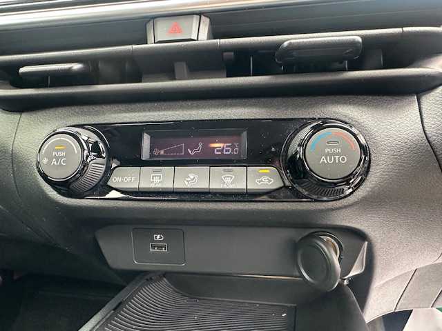 日産 ノート X 大阪府 2021(令3)年 1.6万km ピュアホワイトパール 純正９インチナビ　/フルセグ　/Ｂｌｕｅｔｏｏｔｈ　/バックカメラ　/ドライブレコーダー　/前後コーナーセンサー　/ＬＥＤヘッドライト　/オートハイビーム　/フロアーマット　/サイドバイザー　/ＥＴＣ